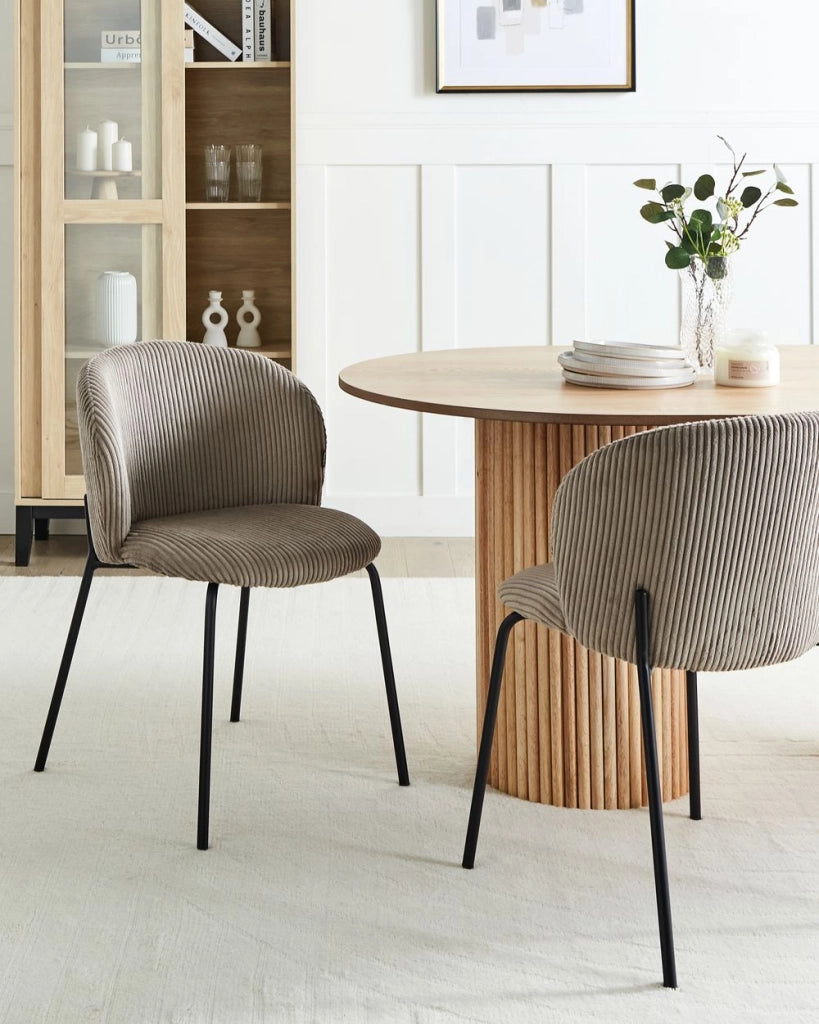 Set di 2 sedie da pranzo in velluto a coste beige con schienale arrotondato Retro