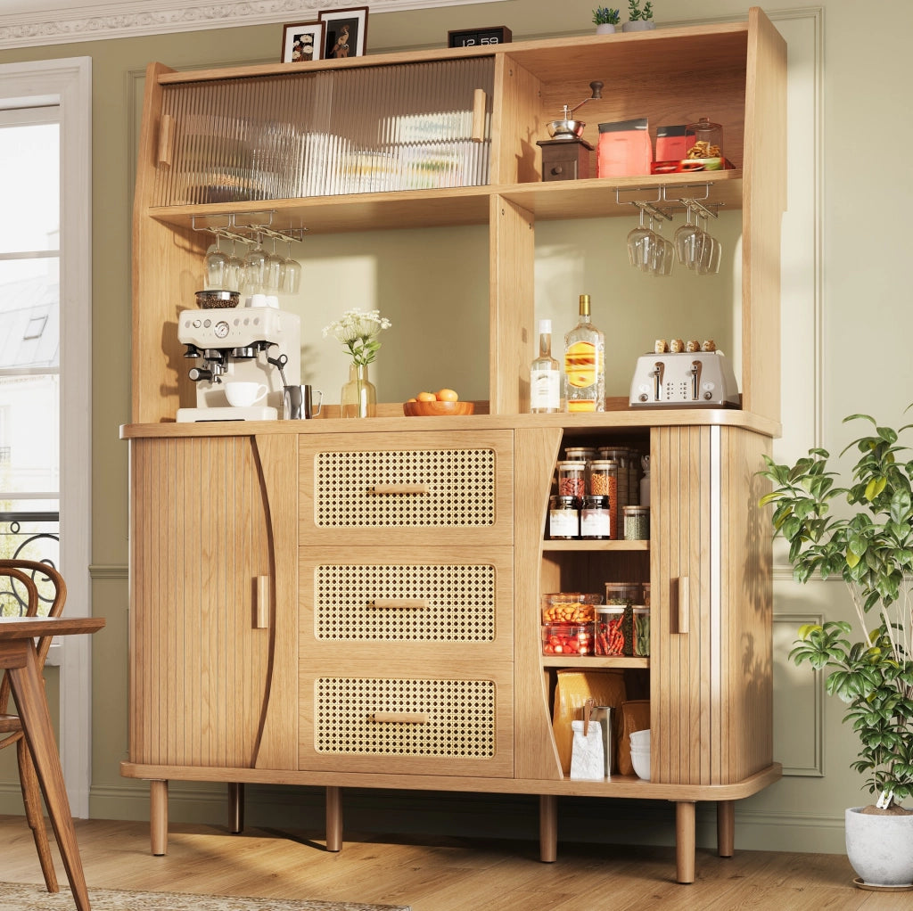 Credenza 140x40.5x174.5 cm con ante scorrevoli in vetro; 3 cassetti e ripiani aperti in MDF e metallo; naturale