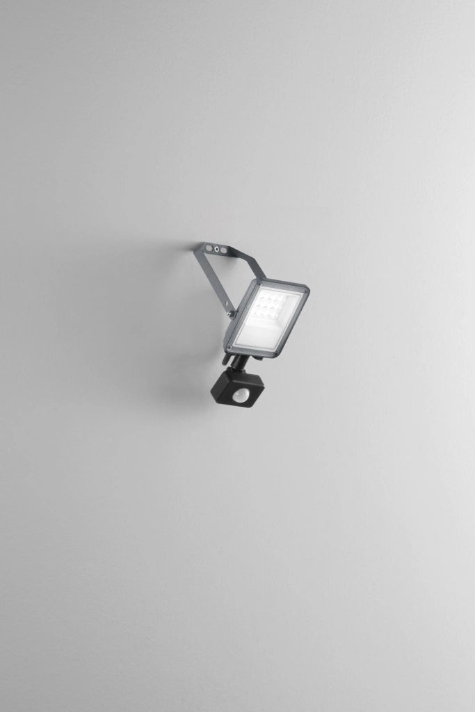 PROIETTORE LED  ESUS SILVER 10W 1000LM CCT 3000K / 4000K / 6500KIP65 111X20,3X5,3CM CON SENSORE DI MOVIMENTO REGOLABILE