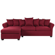 Divano ad angolo in tessuto rosso scuro con gambe nere in stile minimalista. Soggiorno