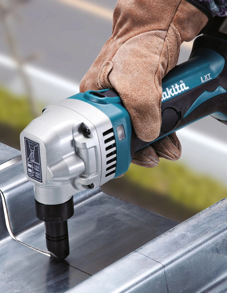 Roditrice MAKITA DJN161RMJ (2 x 4,0 Ah + DC18RC + MAKPAC 3)
