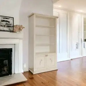 Libreria in legno avorio anticato Shabby chic decorato a mano