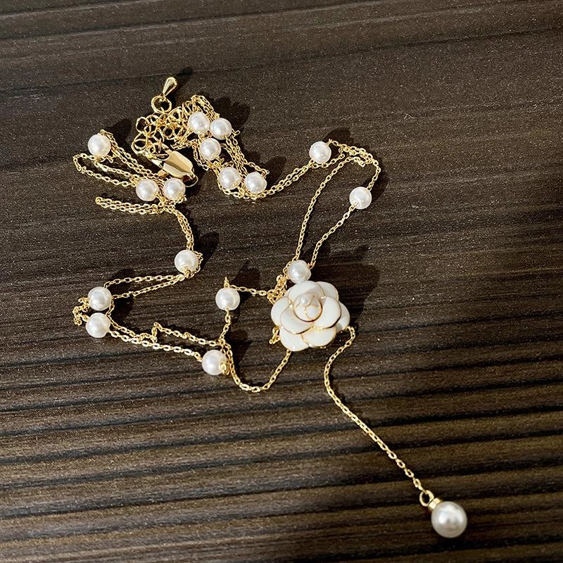 Collana vintage a doppio strato con camelia e perle, regalo di Natale o compleanno.
