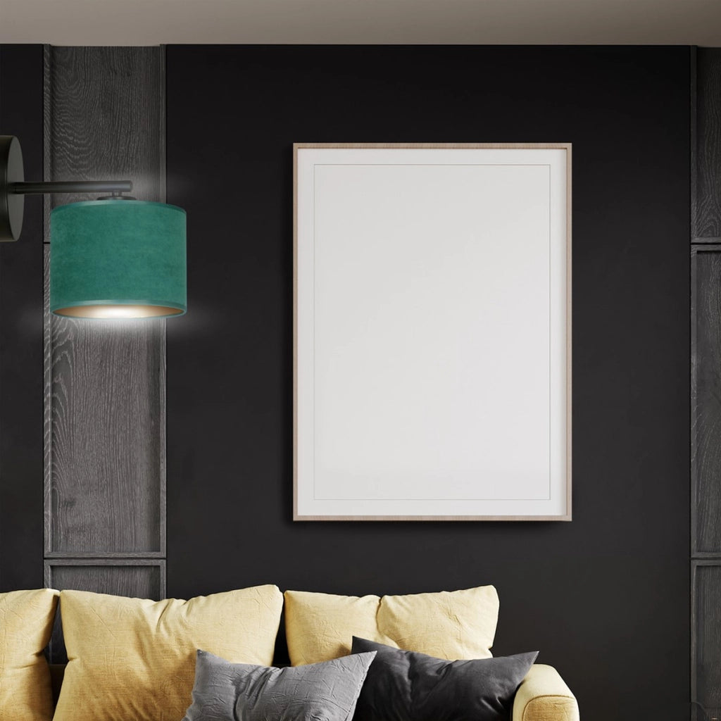 Lampada a parete Hilde in acciaio nero e tessuto vellutato verde