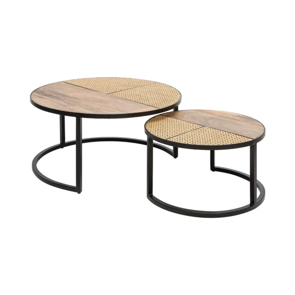 Tavolini impilabili KANEVIA rotondi in legno di mango massiccio, rattan e metallo nero