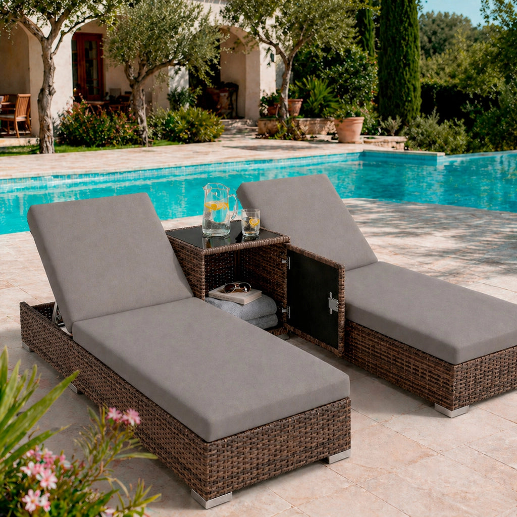 Set 2 Lettini Prendisole In Polyrattan Con Tavolino Contenitore E Cuscini Schienale Regolabile 5 Posizioni Sdraio Da Giardino Terrazzo Piscina Relax Arredo Esterno 184 x 60 x 21 Cm Marrone E Grigio