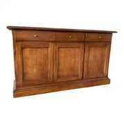 Credenza madia Alberta in legno 3 ante bugnate noce Bassano con zoccolo chiuso