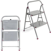 Scale a Due Passi Ripiegabile Scala a Pioli con Piedini Antiscivolo Stoccaggio Compresso Progettazione Ergonomica Leggera Struttura in Acciaio Resistente KL068491EU - Clip di Sicurezza 150kg di Capacità 80cm Rosa/Grigio