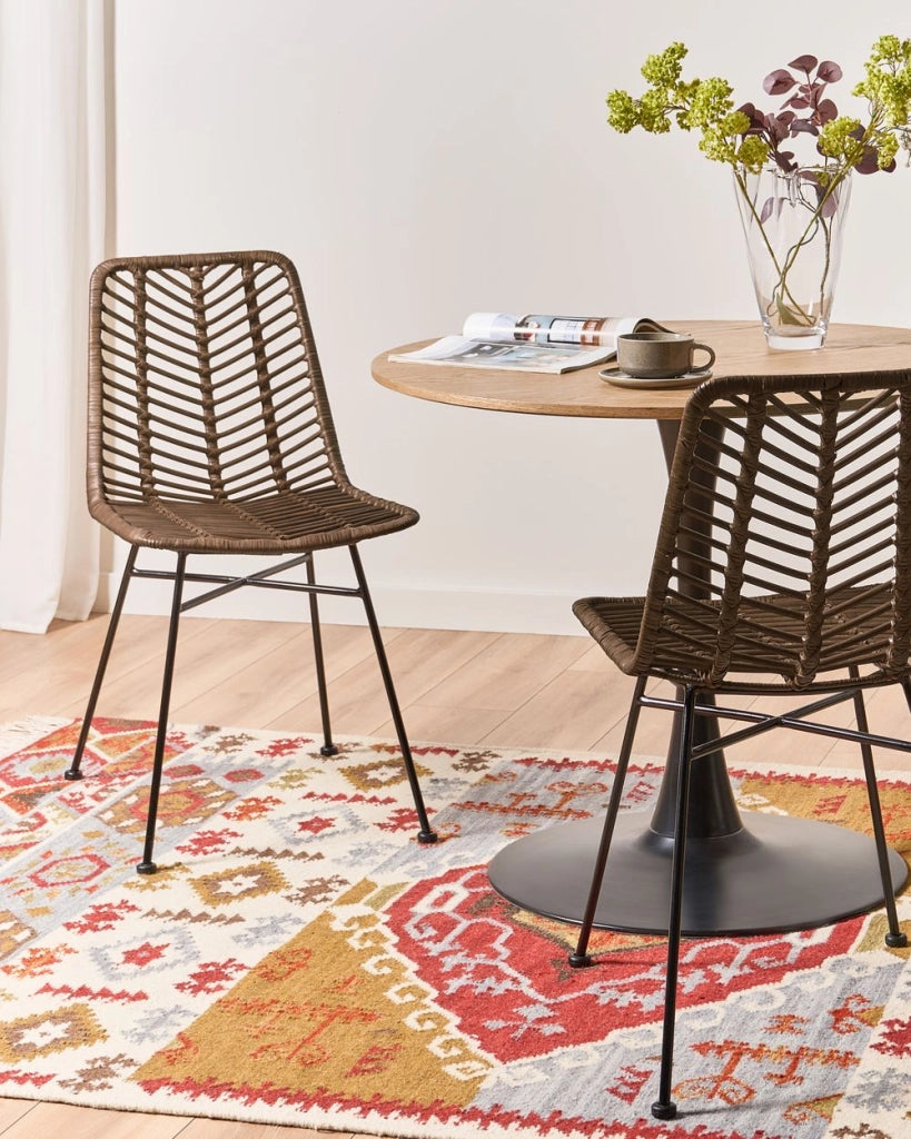 Set di 2 sedie in rattan marrone con seduta e schienale in vimini, senza braccioli, gambe in ferro