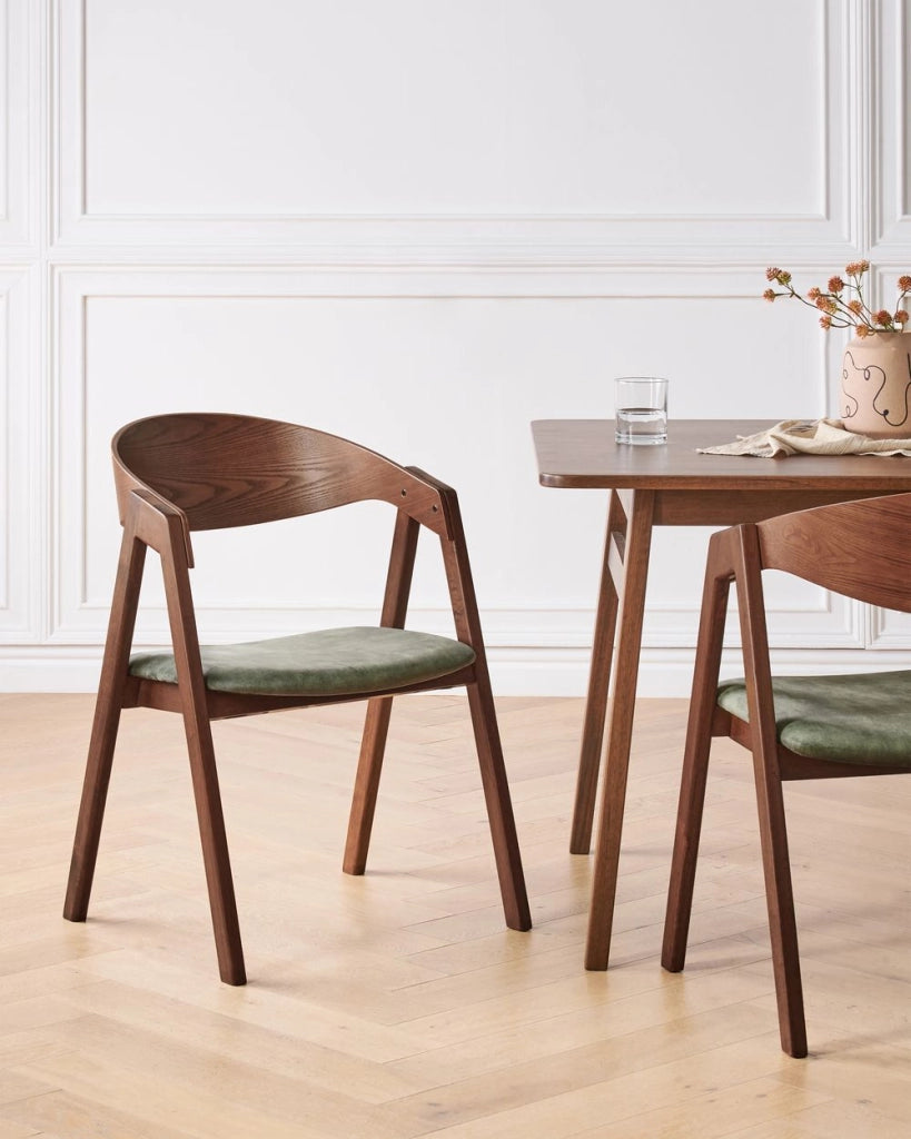 Set di 2 sedie da pranzo in legno scuro e compensato verde in tessuto di velluto poliestere con gambe in legno di gomma in stile retrò tradizionale