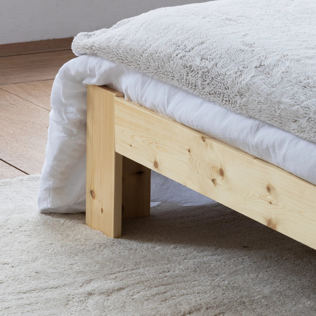 Letto in legno con testiera 140x200cm FINN