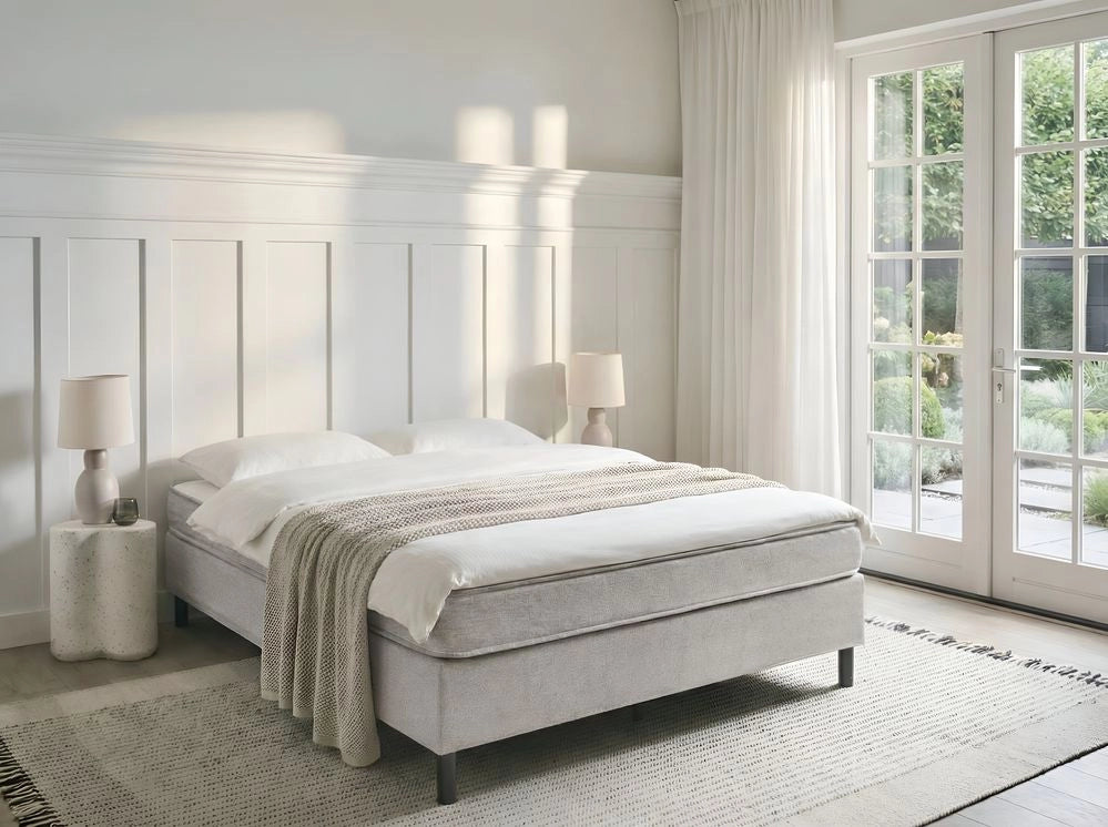 Letto matrimoniale in tessuto senza testata con materasso a molle insacchettate 160 x 200 cm grigio chiaro Camera da letto elegante