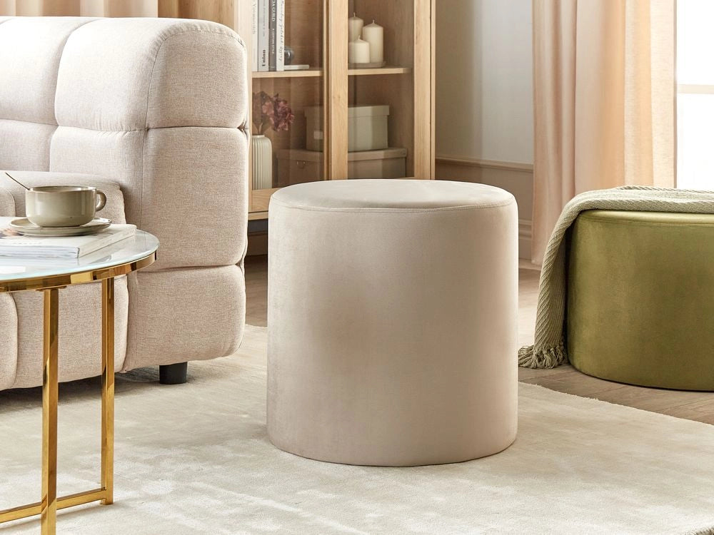 Pouf ottomana poggiapiedi rotondo in velluto di colore beige stile moderno soggiorno