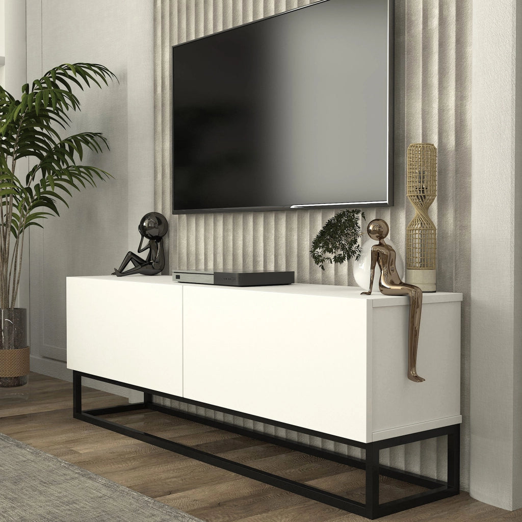 Mobile Porta TV Nolven a 2 Ante Ribalta e Telaio Lungo in Metallo 135x32x47 cm - Bianco [en.casa]