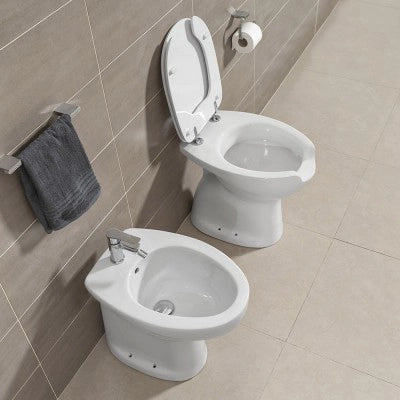Coppia sanitari per disabili con apertura frontale e scarico a terra