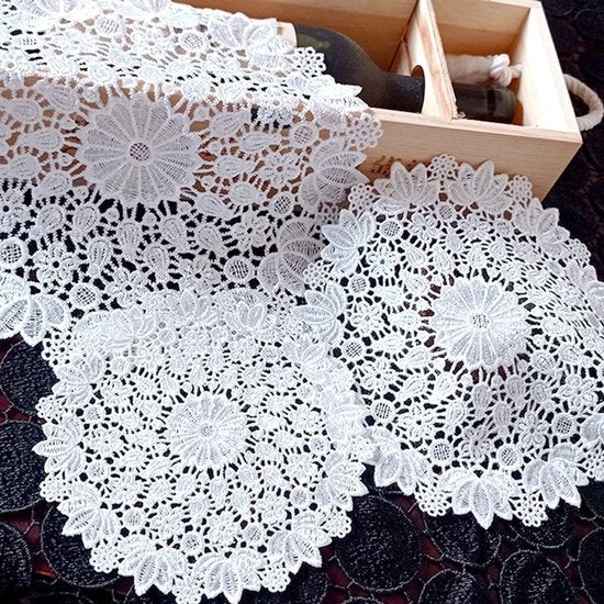 Set di tovaglie per tavolo da 4 pezzi - Bordatura bianca - Forma rotonda - Sostegni per tavolo - Cucina/Sala da pranzo - Dimensione 35 cm