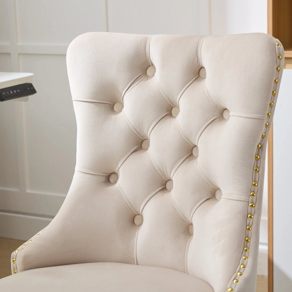 Sedia da ufficio girevole in velluto con seduta ampia schienale trapuntato e base metallica dorata beige
