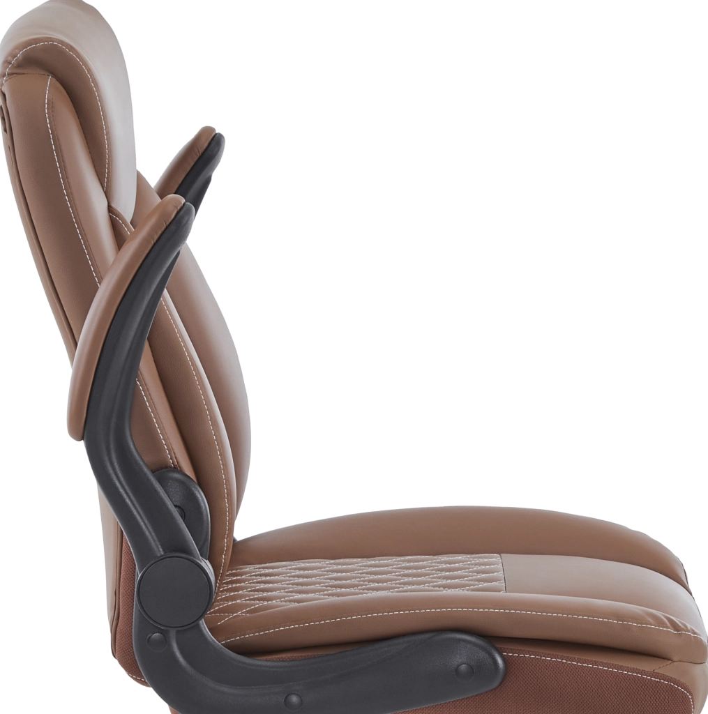 Sedia da ufficio ergonomica in pelle marrone con supporto lombare e braccioli ribaltabili