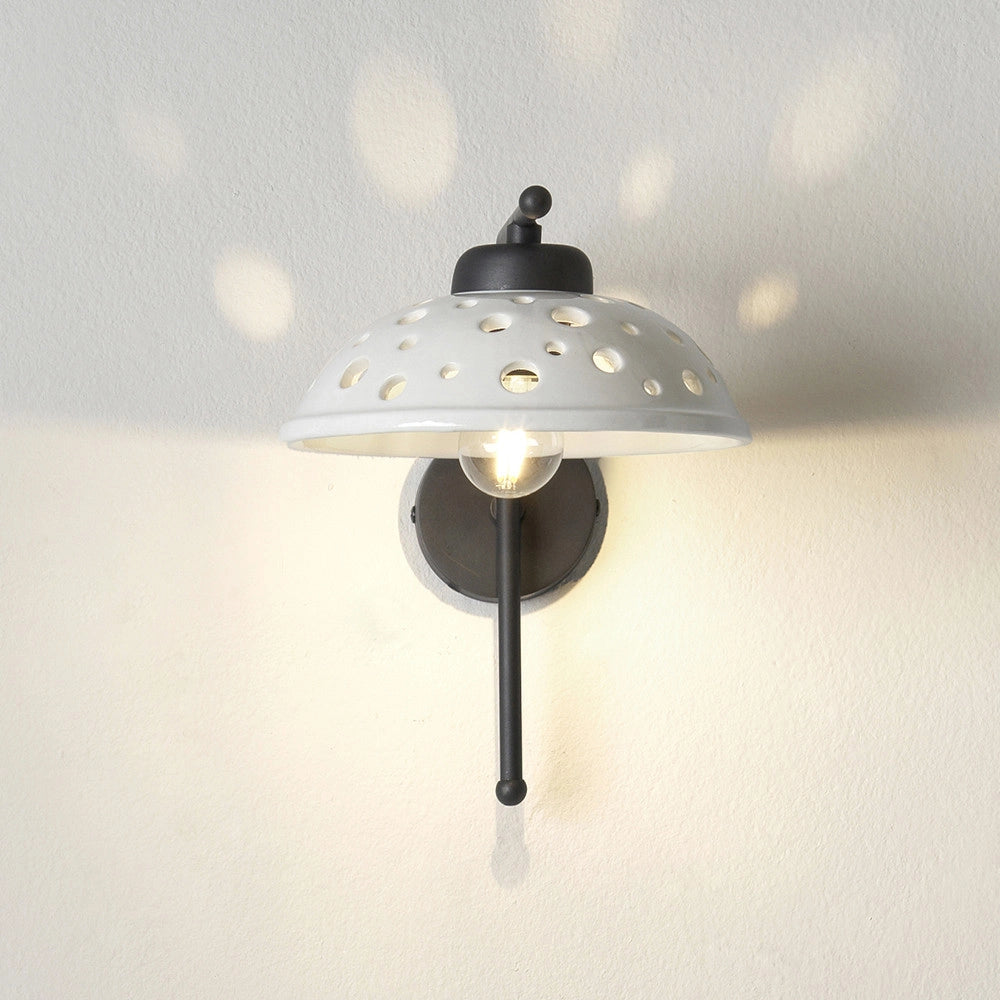 CONTEMPORANEA Applique in Metallo Nero e Ceramica Traforata D.20