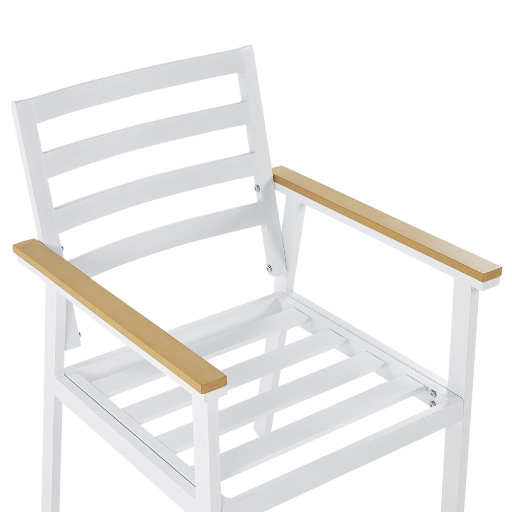 Set da pranzo all'aperto Tavolo rotondo a 4 posti in alluminio bianco da 105 cm Sedie a doghe con imbottiture per sedile beige
