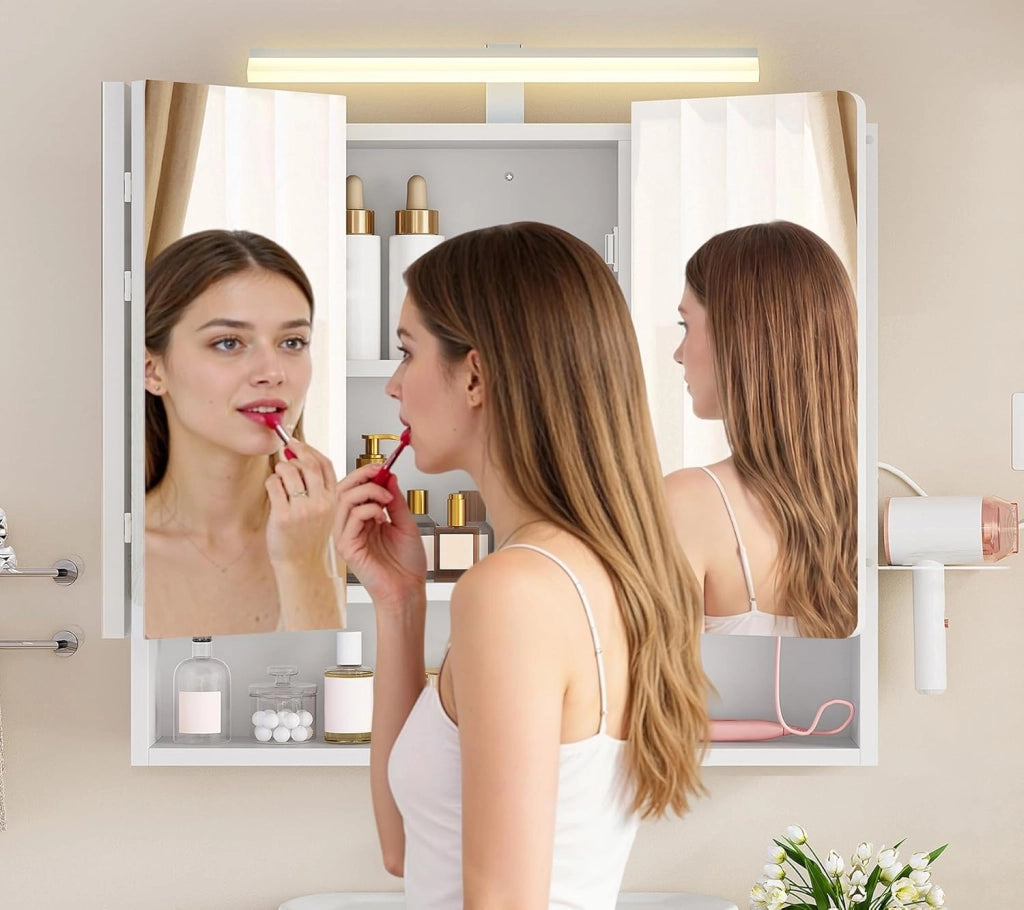Specchio Bagno Contenitore con Luce LED e Presa Elettrica, Mobile Bagno a Specchio a 3 Ante con Gancio Asciugacapelli, 3 temperature di colore dimmerabili, Ripiani Regolabili, Bianc