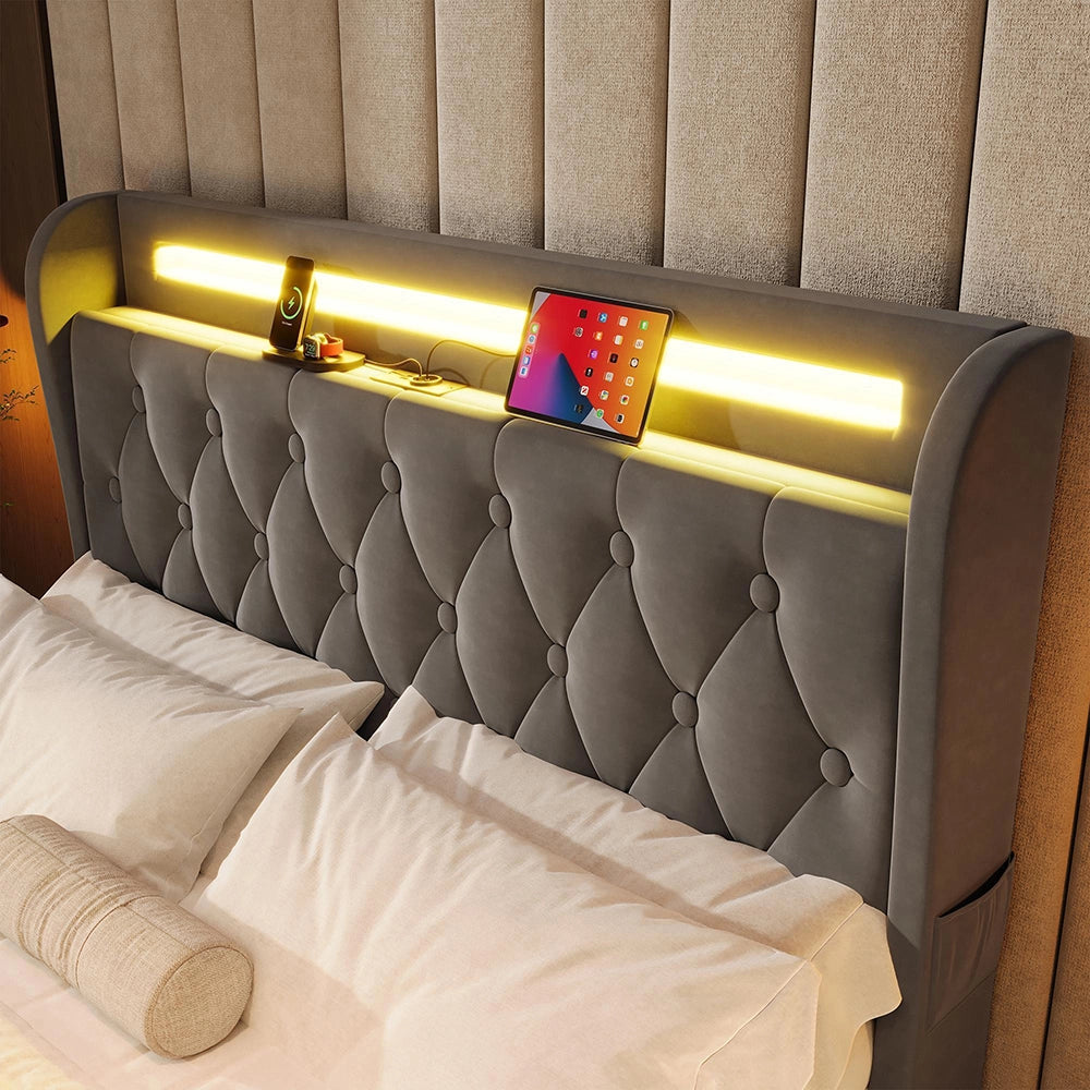 Letto imbottito 140x190 - Xylo - LED, USB, testiera con scaffali, 4 cassetti, velluto