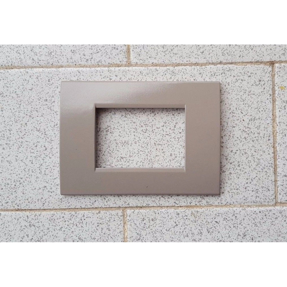 Trade Shop - Placca Placche Placchete Compatibili Living Light In Abs 3 4 7 Posti Colorate - Tortora -4 Fori     -