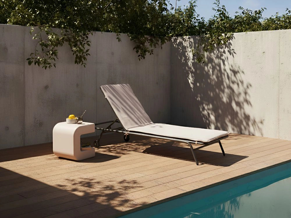 Sdraio da giardino beige con telaio in acciaio e tessuto olefinico resistente alle intemperie reclinabile moderna