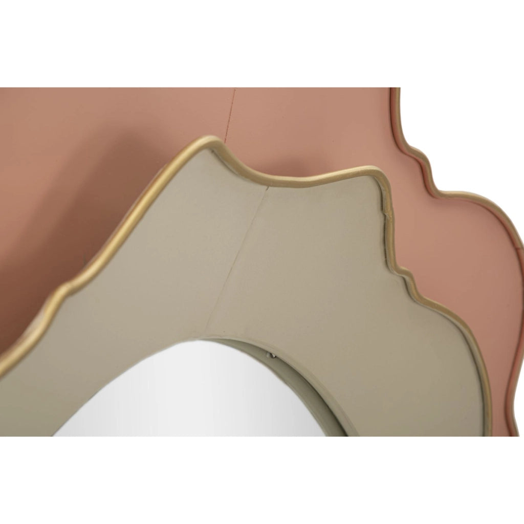 Specchio da parete rotondo con cornice sagomata color crema e rosa