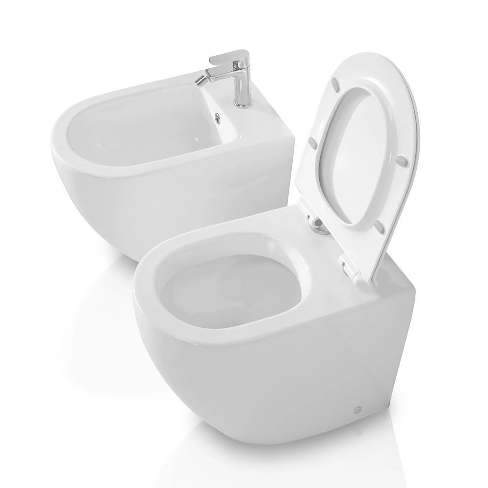 Sanitari filo parete traslati wc con sedile soft-close e bidet in ceramica bianca – Osaka