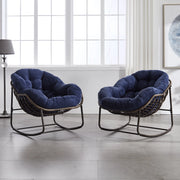Sedia a dondolo in rattan sintetico con struttura in acciaio e cuscino, blu navy 78 × 106 × 90 cm