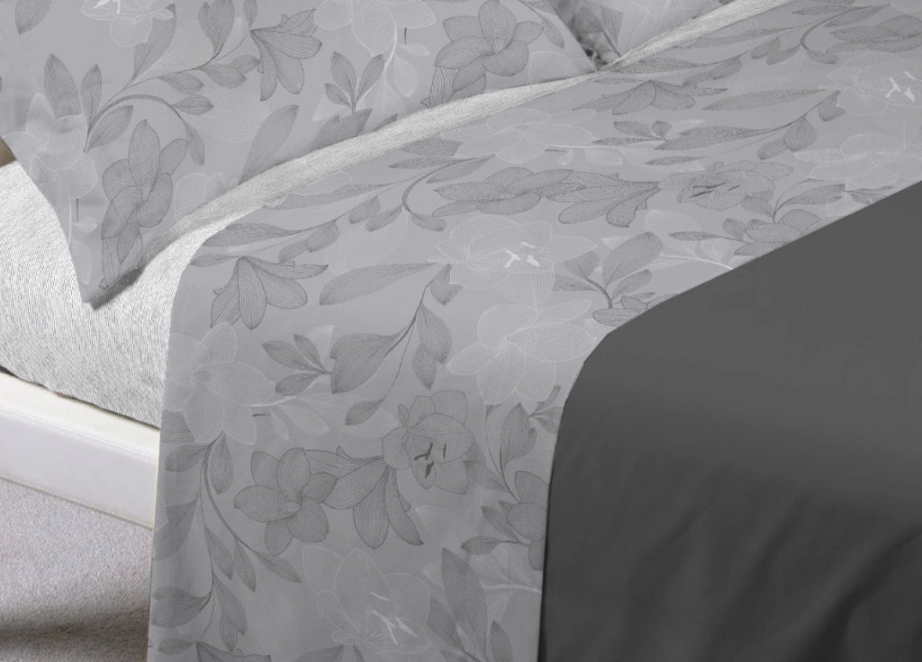 Completo Lenzuola Letto In 100% Cotone Made Italy Disegno Lily - Francese - Grigio