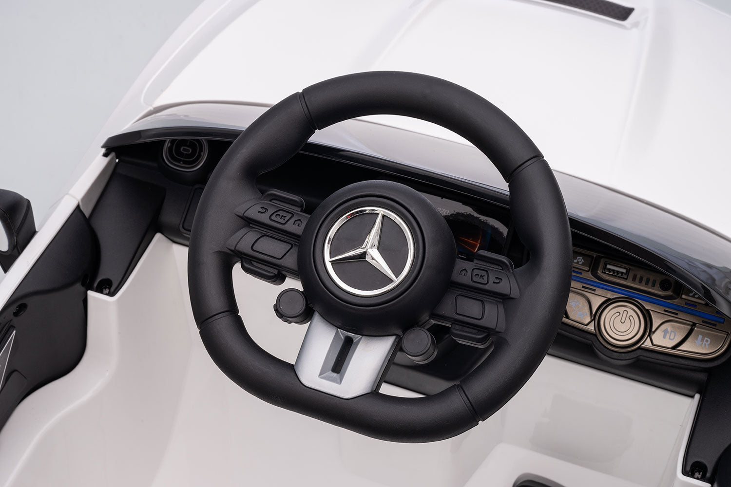 Macchina Elettrica per Bambini 12V Licenza Ufficiale Mercedes CLE53 Sedile in Pelle Bianco