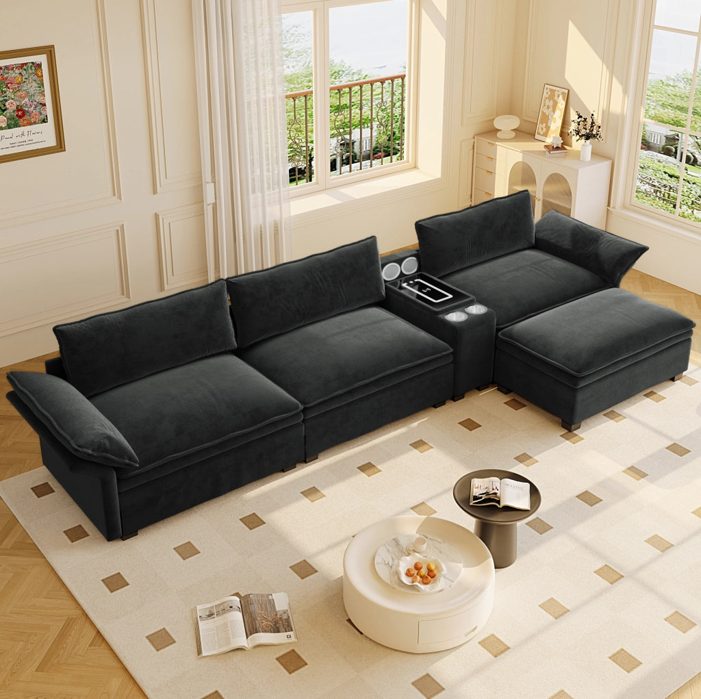 Divano modulare angolare 4 posti in chenille nero con pouf, ricarica wireless, altoparlanti Bluetooth e luci dimmerabili