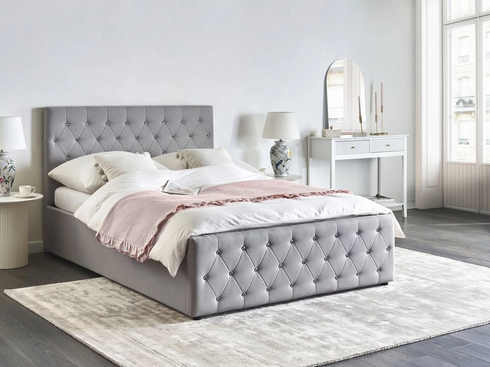 Letto matrimoniale imbottito in poliestere grigio chiaro con testata imbottita con pouf 140 x 200 cm testiera doppia trapuntata