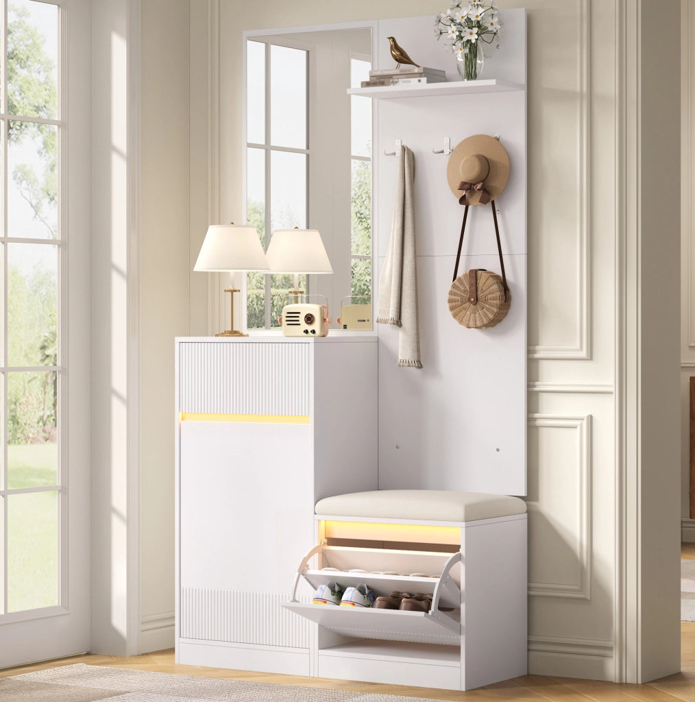 Guardaroba da ingresso bianco con scarpiera, specchio e LED
