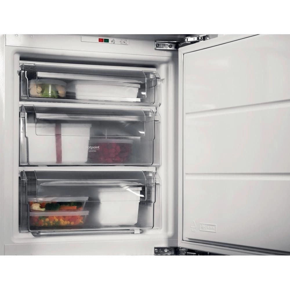 Hotpoint Ariston Congelatore verticale HABUFZ011