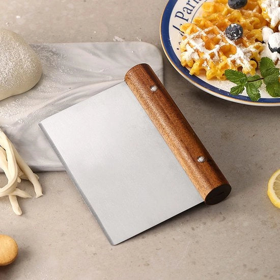 Schrappatore per impasto grande con manico in legno, schappatore per impasto, schappatore per impasti per uso in cucina, adatto per torte, pizza e altri articoli da forno - 15x12cm