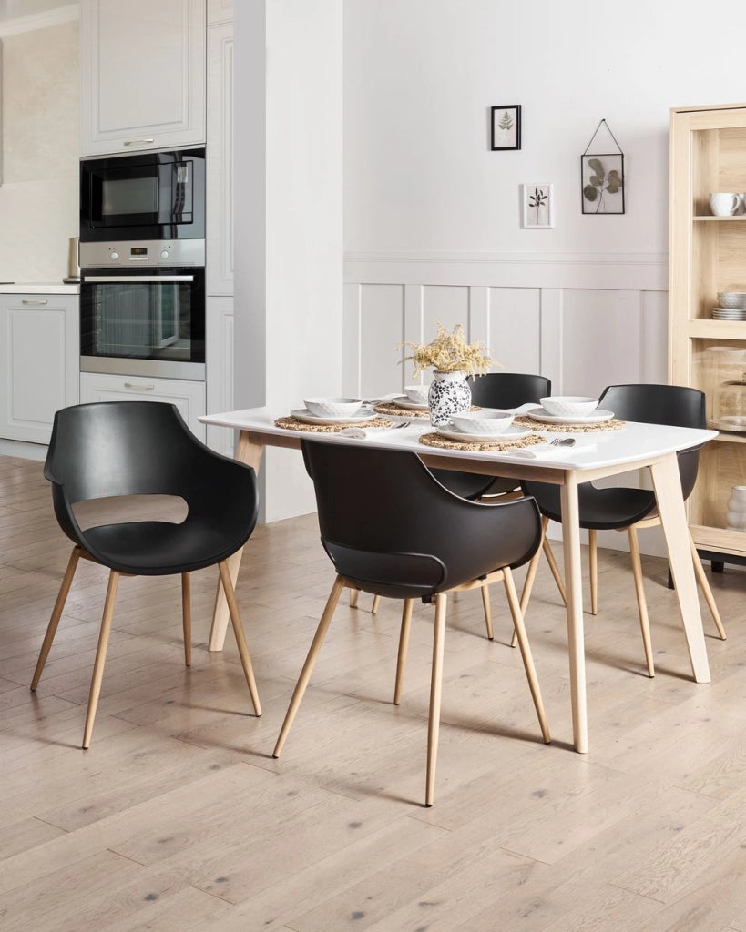 Set di 4 sedie da pranzo Nero Seduta sintetica Gambe in metallo Seduta moderna semplice e minimalista