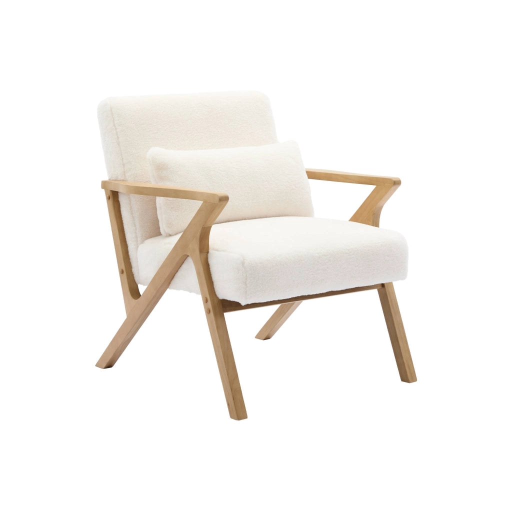 Poltrona scandinava in legno di hevea e tessuto effetto pelliccia