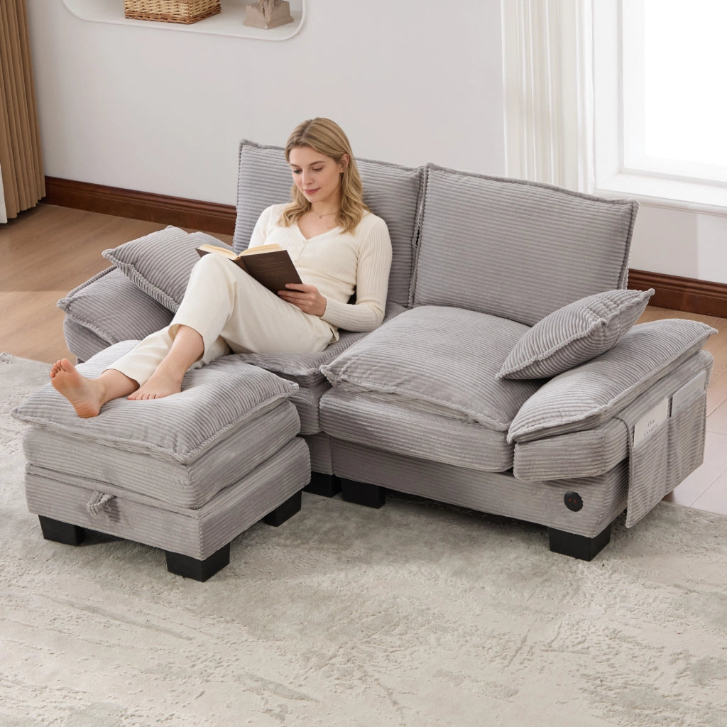 Divano 2 Posti con Poggiapiedi ¨C MINIMAL ¨C Tessuto Grigio Chiaro, Cuscini, Tasche Laterali