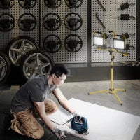 Faretti LED da Lavoro da 6500K con Treppiede Staccabile, in Alluminio e Metallo, 75x62x170 cm, Giallo e Nero