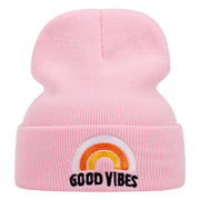 Cappelli invernali caldi in maglia con ricamo GOOD VIBES, colore rosa.