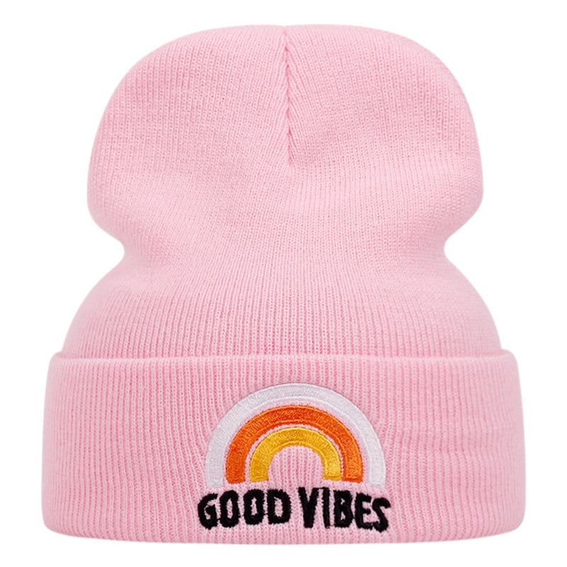 Cappelli invernali caldi in maglia con ricamo GOOD VIBES, colore rosa.