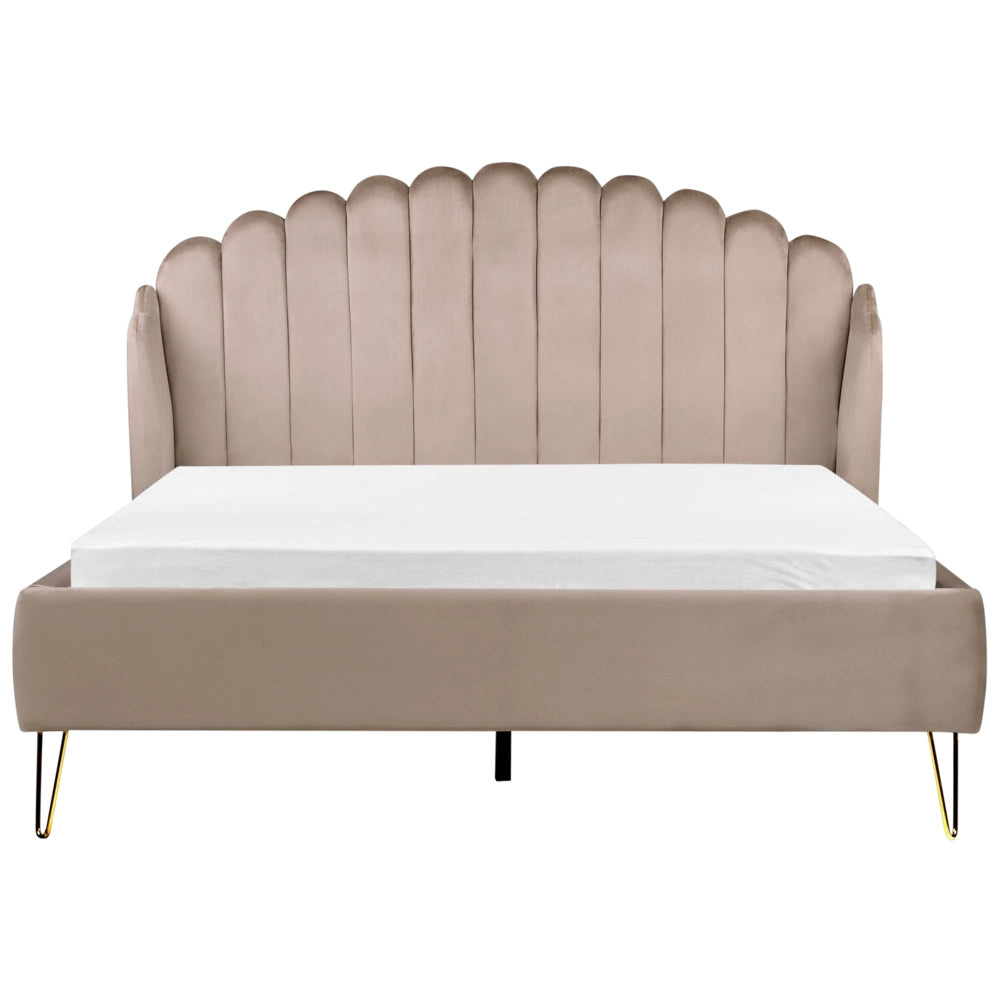 Letto matrimoniale in velluto tortora con testiera a conchiglia con gambe in metallo 160 x 200 cm retro capitonné