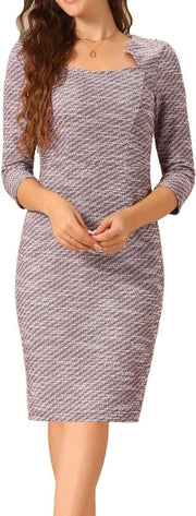 Abito da lavoro per donna con maniche 3/4 fino alla ginocchia - Modello elegante e stile con disegno a scacchi. Realizzato con materiali di alta qualità. Ideale per l'uso lavorativo o per occasioni formali.