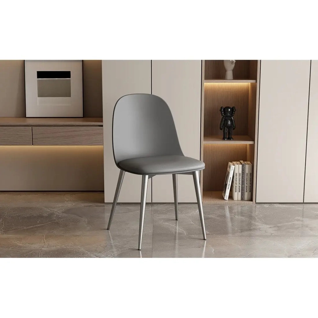 Sedia JASMON – Cuscino in PU Grigio con gambe in metallo – H81 × L51 × P44 cm