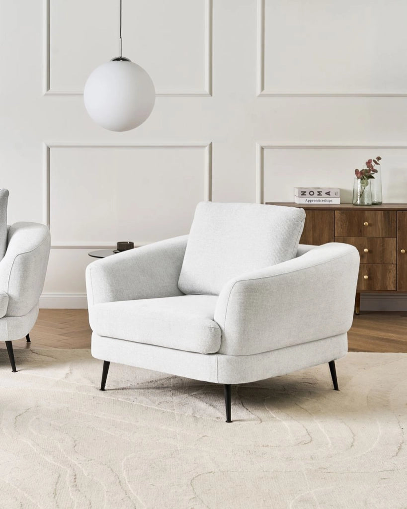Poltrona Rivestimento in ciniglia con braccioli Gambe in ferro Soggiorno bianco sporco stile moderno