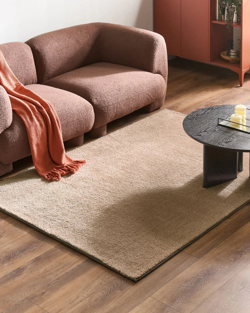 Tappeto in poliestere a pelo lungo tuftato a macchina 140 x 200 cm beige sabbia stile moderno