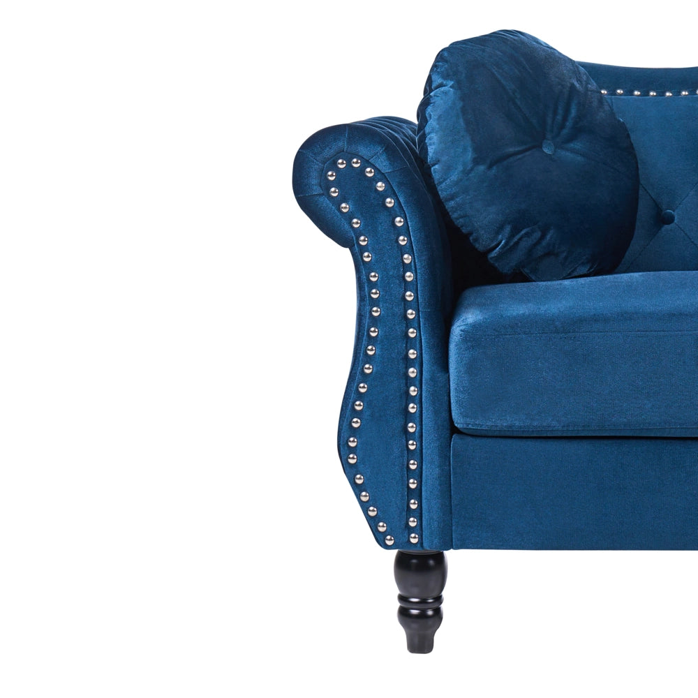 Divano 3 posti in velluto blu navy con capitonné borchie cuscini e braccioli arrotondati glam